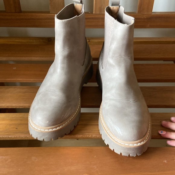 Dolce Vita lobera Chelsea boot - Picture 5 of 8